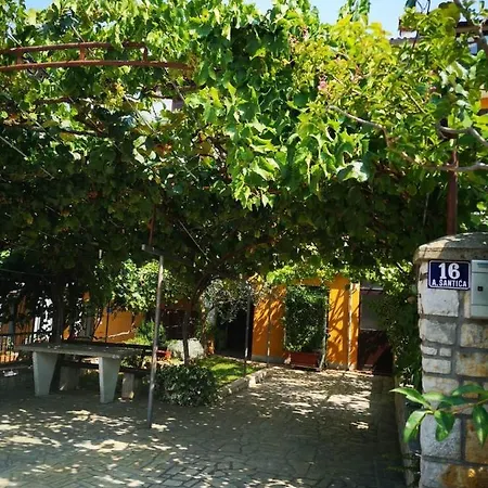 Alida Apartment *